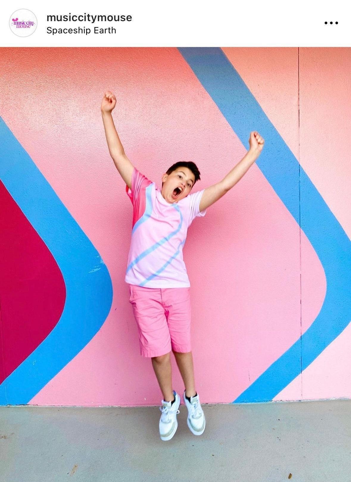 Men's Bubblegum Wall Inspired Short Sleeve Shirt