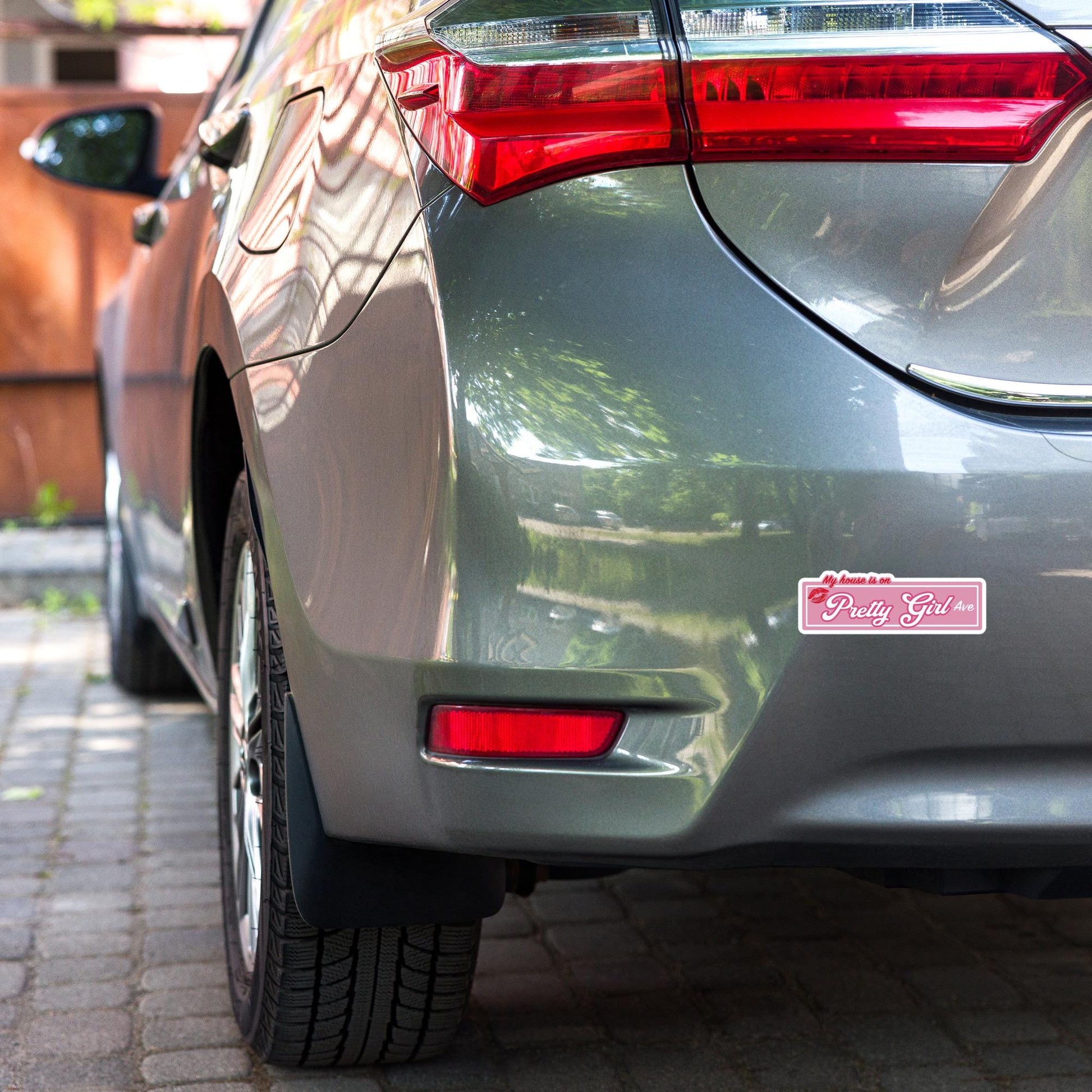 My House is on Pretty Girl Avenue Bubble-free stickers
